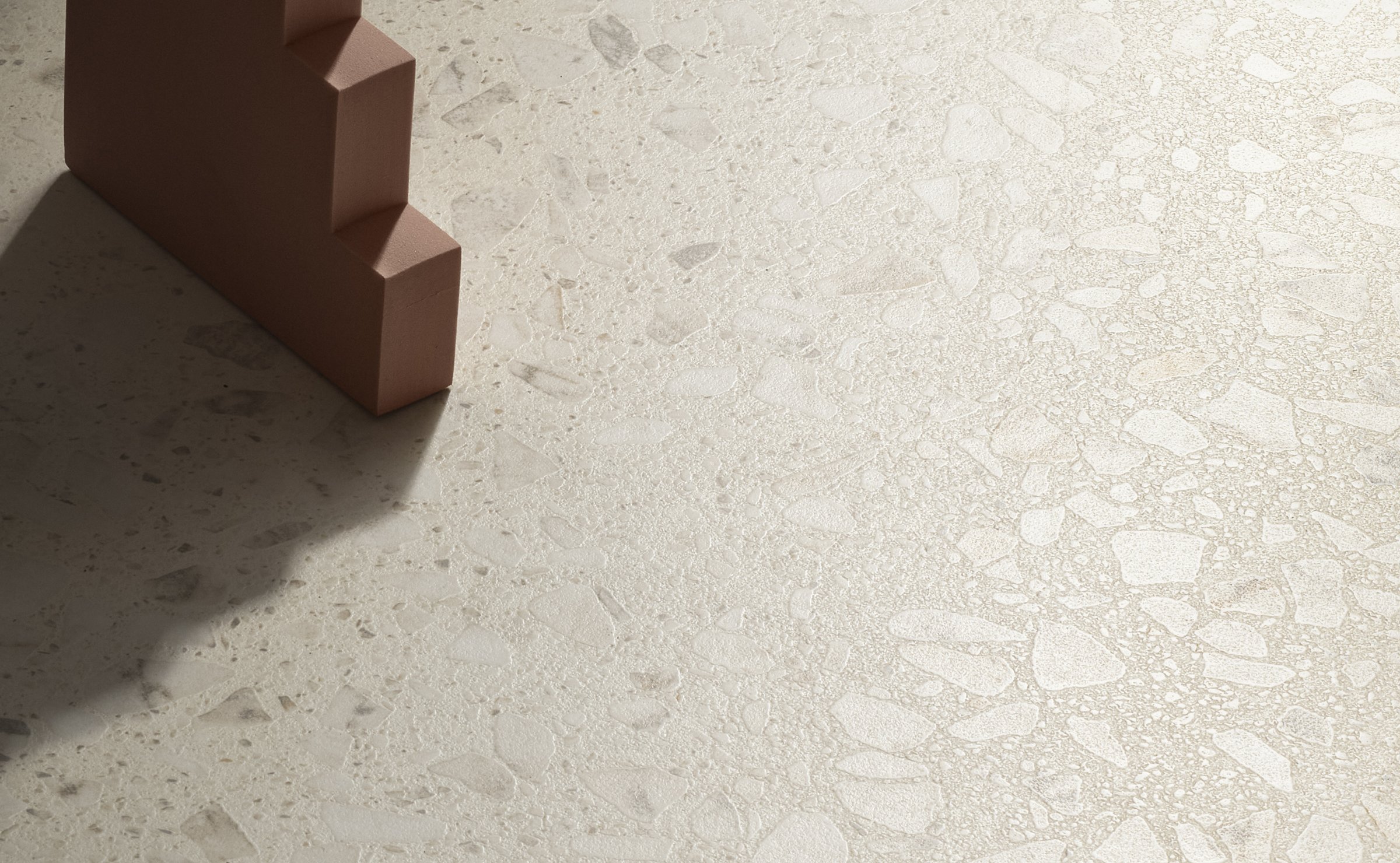 Glow: ceramic elegance in neutral tones